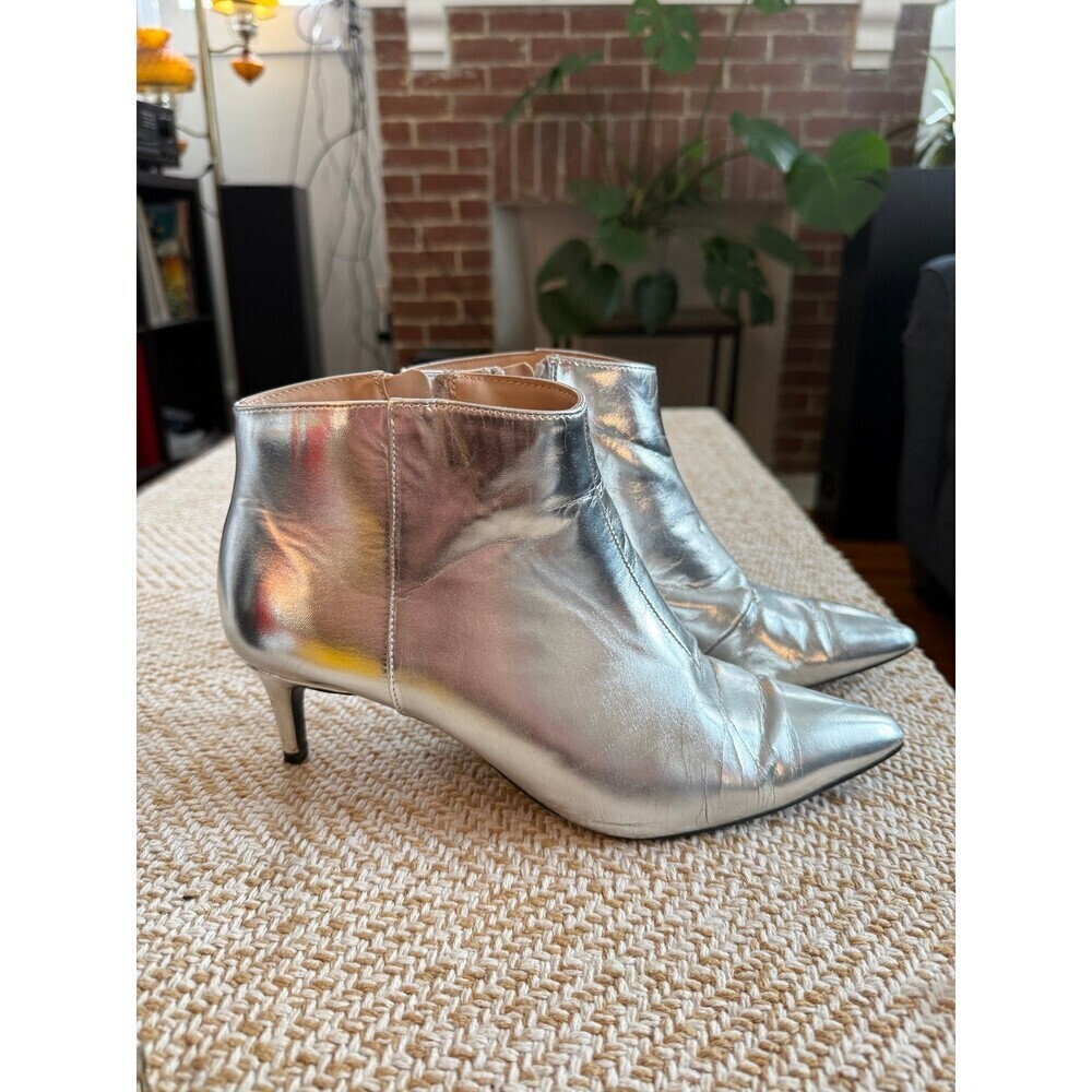 A new day women’s size 8.5 silver heels